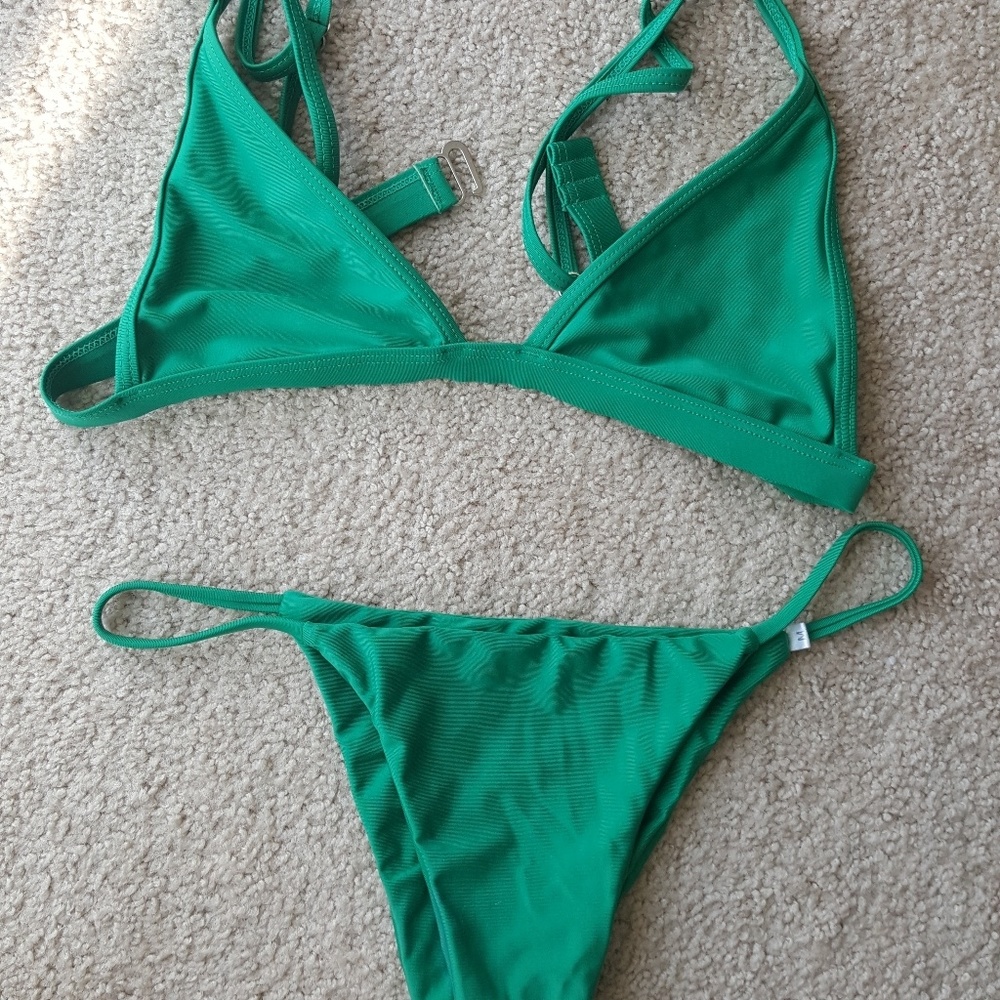 Green bikini, so cute!